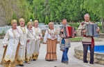 ПЕСНЕЙ ЖИВЕМ
