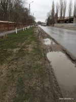 По улице Свердлова необходимо решить проблему парковки автомобилей!