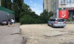 Когда администрация Ельца примет меры, чтобы сделать хороший пешеходный тротуар, залатать ямы и заасфальтировать дорогу в пятом микрорайоне?