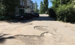 Когда администрация Ельца примет меры, чтобы сделать хороший пешеходный тротуар, залатать ямы и заасфальтировать дорогу в пятом микрорайоне?