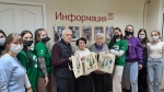 28 ноября в Елецком доме-интернате для престарелых и инвалидов студентки ГАПОУ “ЕМК им. К. С. Константиновой” в рамках социального проекта “Шаг навстречу” провели мастер-класс рисования по ткани в трафаретной технике совместно с Липецким колледжем строительства, архитектуры и отраслевых технологий