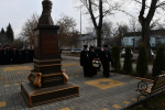 Возложение цветов к памятнику священномученика Сергия, архиепископа Елецкого