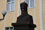 Возложение цветов к памятнику священномученика Сергия, архиепископа Елецкого
