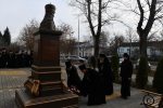 Возложение цветов к памятнику священномученика Сергия, архиепископа Елецкого