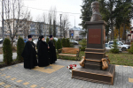 Возложение цветов к памятнику священномученика Сергия, архиепископа Елецкого