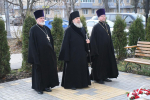 Возложение цветов к памятнику священномученика Сергия, архиепископа Елецкого
