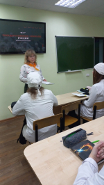 Ко дню принятия государственных символов советник директора по воспитанию ЕМК В. А. Удачина провела интеллектуальную игру в группе Сд11