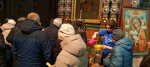 Учителя и ученики Православной гимназии участвуют в раздаче крещенской воды