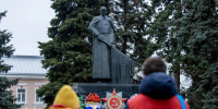 В память о жертвах блокадного Ленинграда в Ельце возложили цветы - ЕМК им. К.С. Константиновой
