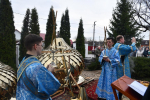 Владыка совершил чин освящения накупольных крестов