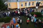 Владыка совершил чин освящения накупольных крестов