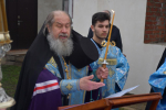 Владыка совершил чин освящения накупольных крестов