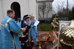 Владыка совершил чин освящения накупольных крестов