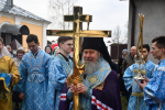 Владыка совершил чин освящения накупольных крестов