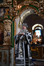 В Великий Понедельник епископ Максим совершил Литургию Преждеосвященных Даров в Троицком монастыре