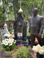 Владыка Максим совершил заупокойную литию на могиле депутата Госдумы РФ Николая Ивановича Борцова