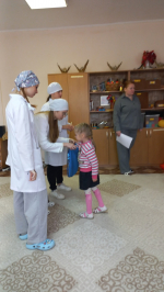 В рамках Международного дня глухих (который отмечается 29 сентября) активисты первичного отделения “Движения первых” проекта “Школа доктора Пилюлькина” 24 сентября провели тематическое занятие об органе слуха в МБДОУ детский сад №24