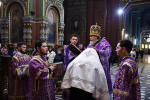 В праздник Воздвижения Креста Господня епископ Максим совершил Литургию в Вознесенском соборе