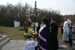 Владыка совершил чин освящения накупольного креста