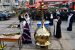 Владыка совершил чин освящения накупольного креста