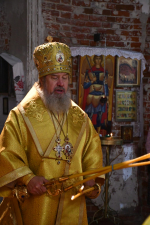 Божественная литургия в Никольском храме села Новоникольское
