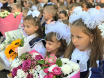 Первый раз в первый класс сегодня отправились 800 юных ельчан