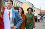 5 сентября улица Мира превратилась в подиум, где прошло дефиле, объединившее народные традиции