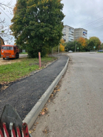 Завершается благоустройство тротуара по улице Концевой