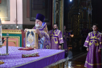 В праздник Воздвижения Креста Господня епископ Максим совершил Литургию в Вознесенском соборе
