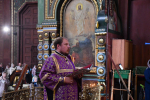 В праздник Воздвижения Креста Господня епископ Максим совершил Литургию в Вознесенском соборе