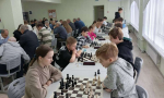 Сегодня в деревне Хмелинец Елецкого муниципального округа прошел четвертый этап Кубка главы Елецкого муниципального округа по быстрым шахматам
